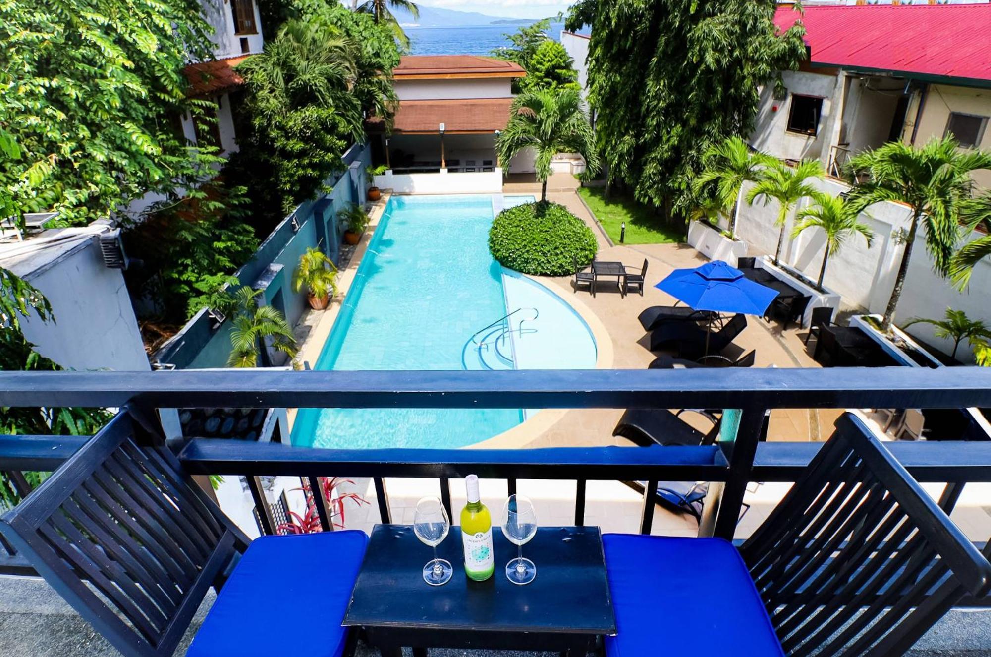 Out Of The Blue Resort Puerto Galera Bilik gambar